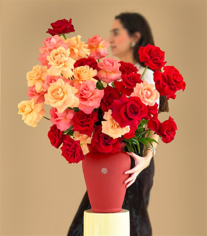 Together Deluxe Seramik Bordo Vazoda Pembe Kırmızı Gül Aranjmanı