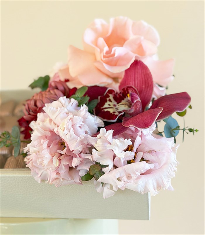 Grand Deluxe Bordo Anastasya Pembe Gül Krem Deri 24Lü Çikolata Tepsisi