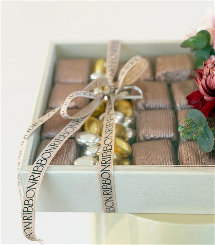 Grand Deluxe Bordo Anastasya Pembe Gül Krem Deri 24Lü Çikolata Tepsisi