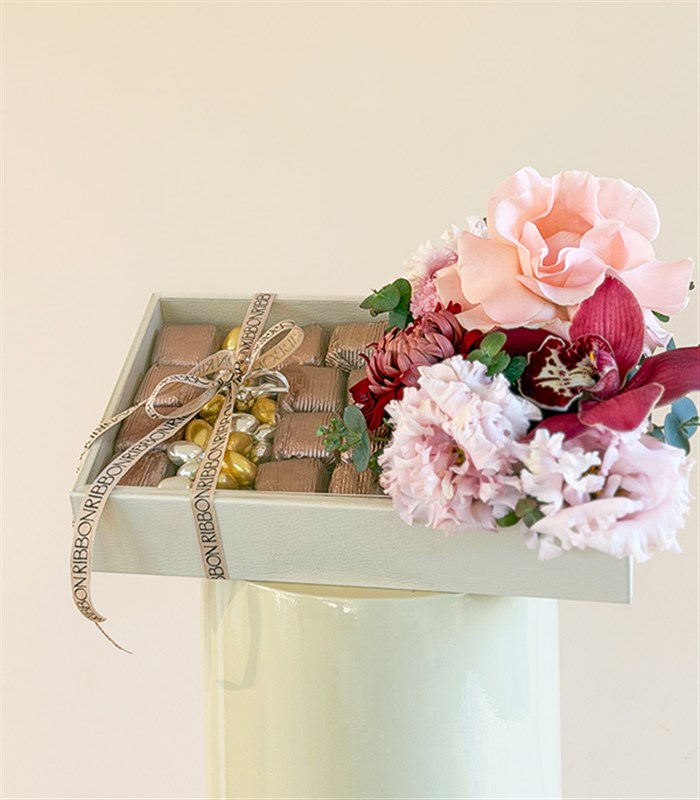 Grand Deluxe Bordo Anastasya Pembe Gül Krem Deri 24Lü Çikolata Tepsisi