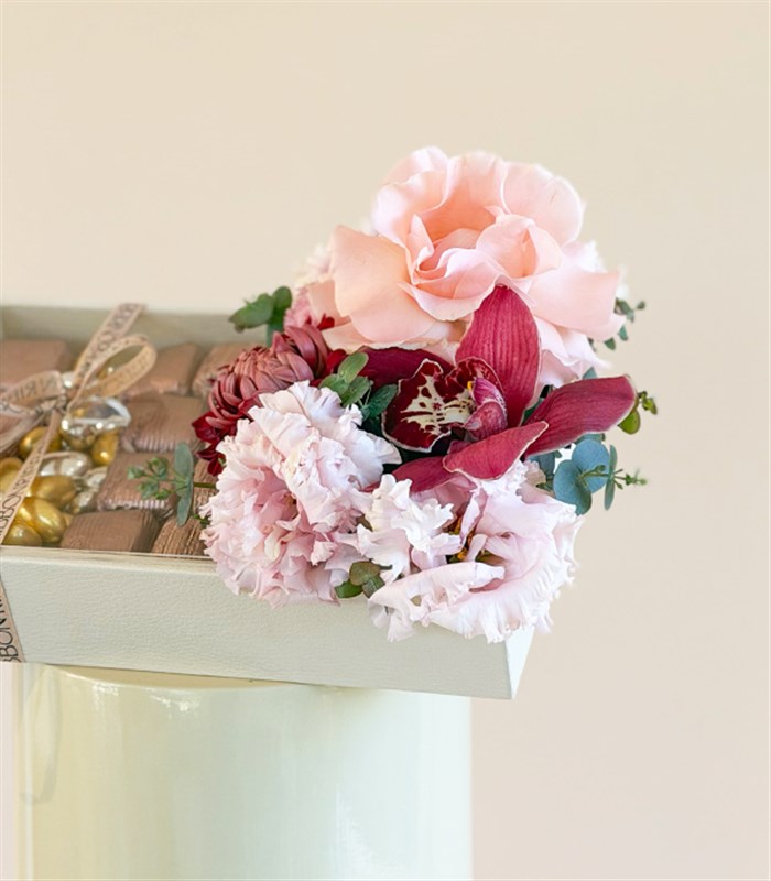 Grand Deluxe Bordo Anastasya Pembe Gül Krem Deri 24Lü Çikolata Tepsisi