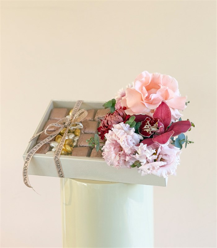 Grand Deluxe Bordo Anastasya Pembe Gül Krem Deri 24Lü Çikolata Tepsisi