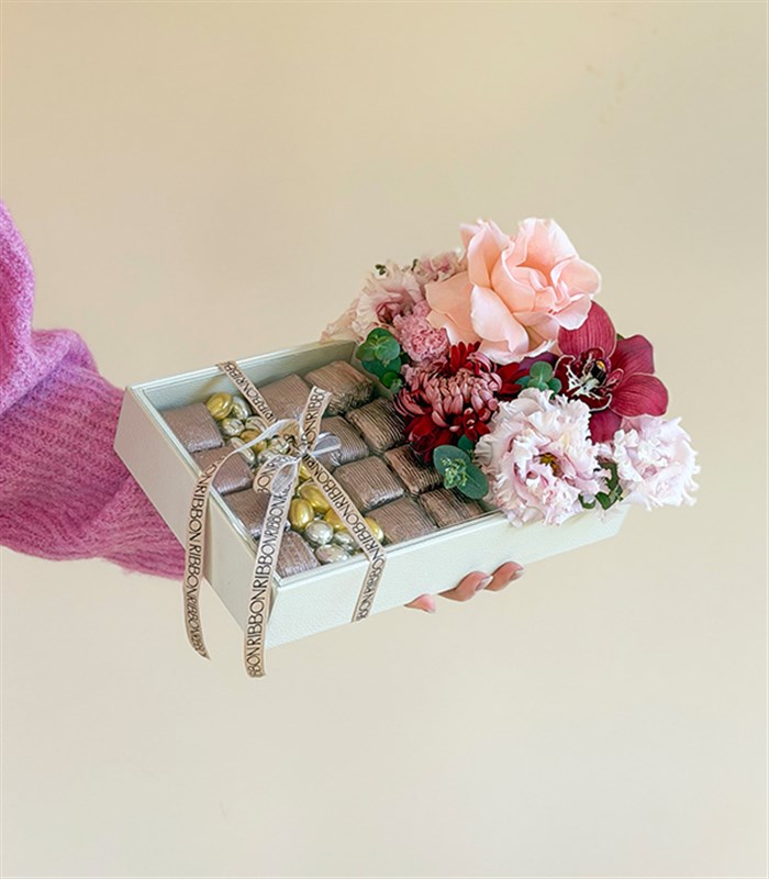 Grand Deluxe Bordo Anastasya Pembe Gül Krem Deri 24Lü Çikolata Tepsisi