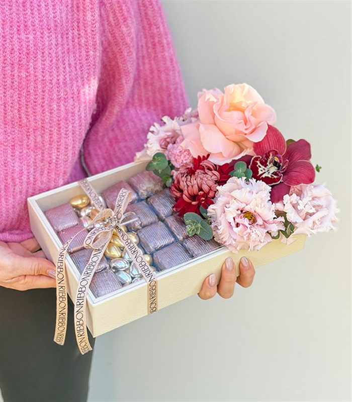 Grand Deluxe Bordo Anastasya Pembe Gül Krem Deri 24Lü Çikolata Tepsisi