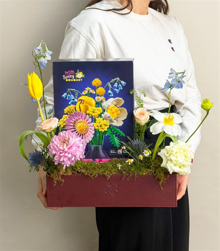 Bordo Deri Kutuda LEGO Petite Sunny Bouquet Hediye Çiçek Aranjmanı