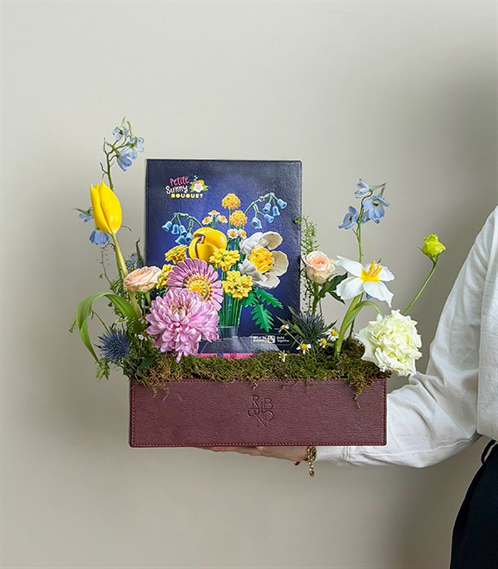 Bordo Deri Kutuda LEGO Petite Sunny Bouquet Hediye Çiçek Aranjmanı