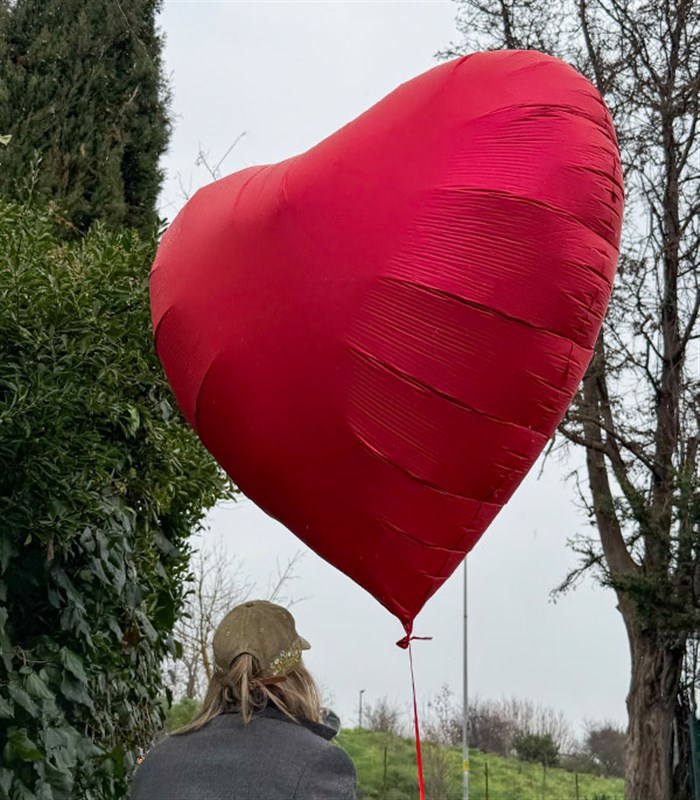 Kırmızı Uçan Kalp Balon 150 cm