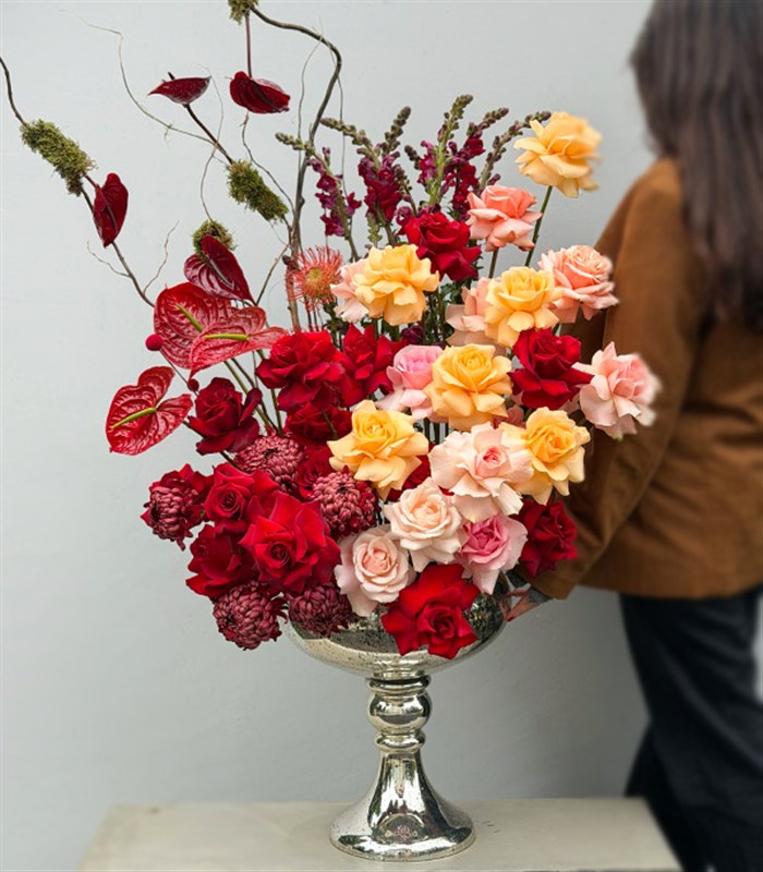 Royal Deluxe Silver Ayaklı Vazoda Pembe Kırmızı Gül Aranjmanı