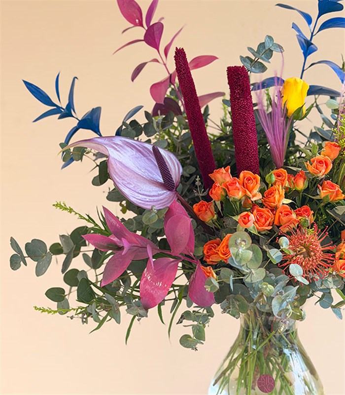 Firecracker Protealı Sarı Gül Rengarenk Çiçekler Aranjmanı