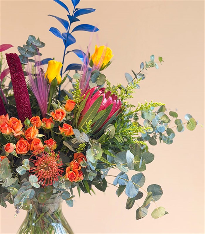 Firecracker Protealı Sarı Gül Rengarenk Çiçekler Aranjmanı