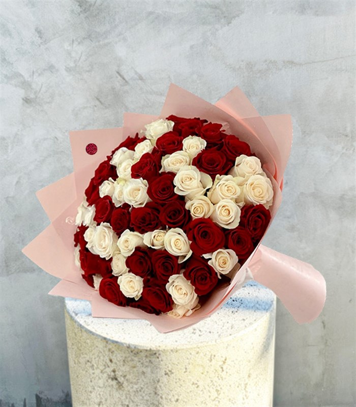 Grand Deluxe 60 Beyaz Kırmızı Gül Buketi