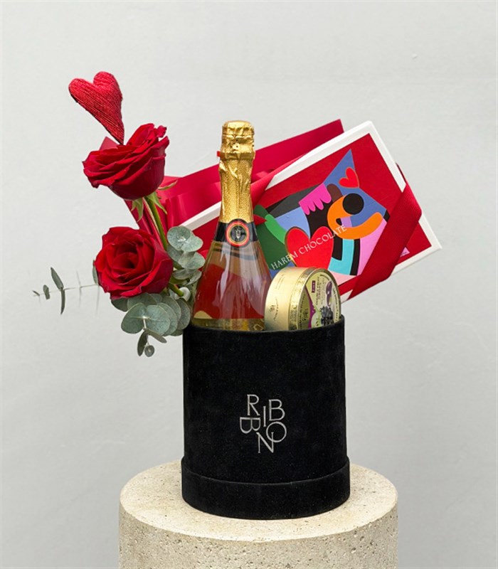 Siyah Kadife Kutlama Çikolatalı Hediye Kutusu