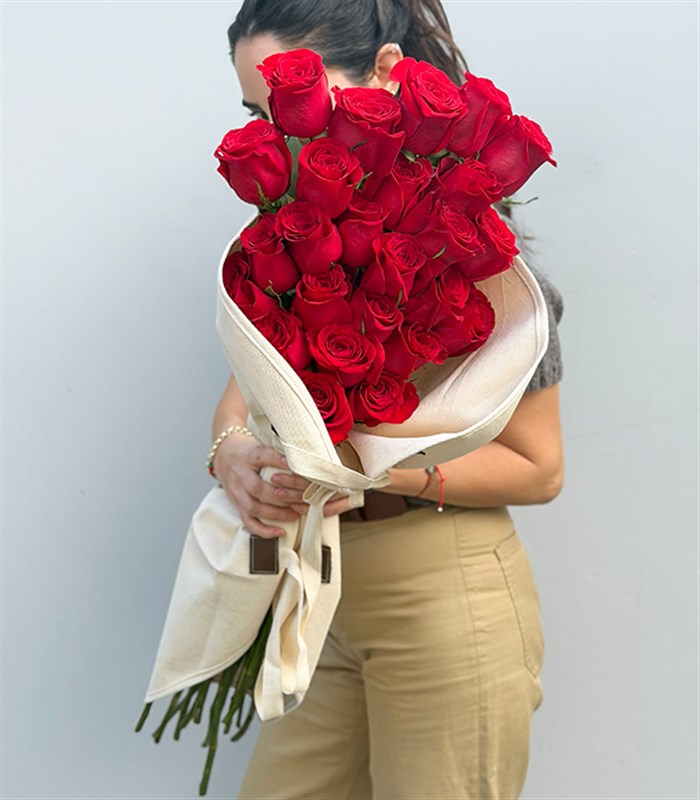 Just Love Deluxe Kanvas Çiçek Taşıma Çantasında 25 Kırmızı Gül Buketi