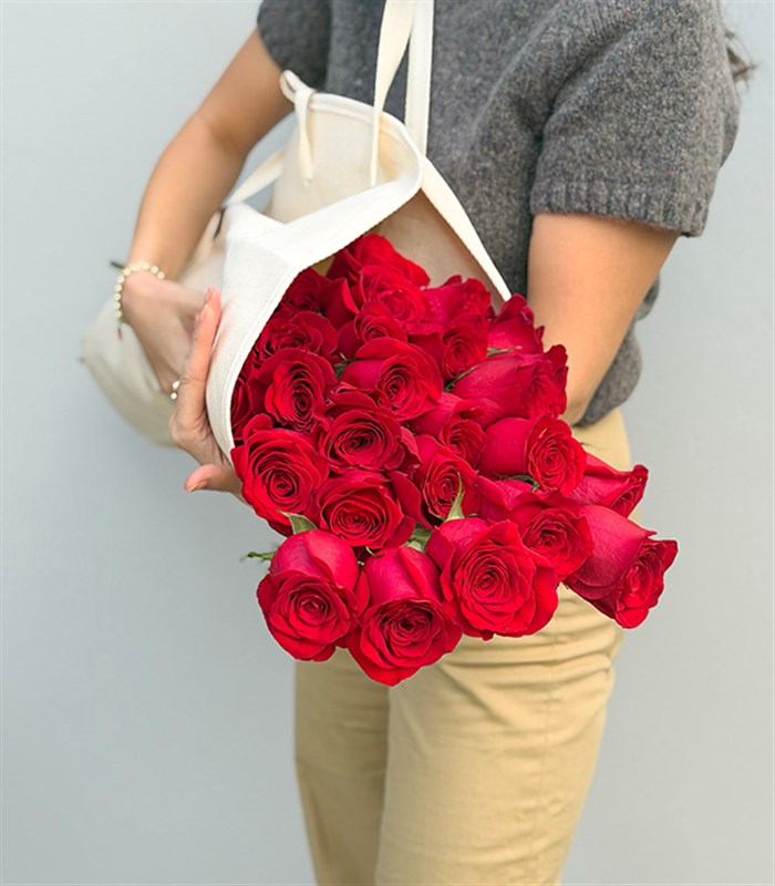 Just Love Deluxe Kanvas Çiçek Taşıma Çantasında 25 Kırmızı Gül Buketi