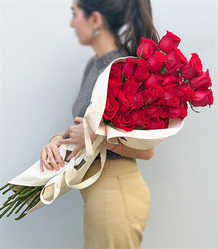 Just Love Deluxe Kanvas Çiçek Taşıma Çantasında 25 Kırmızı Gül Buketi