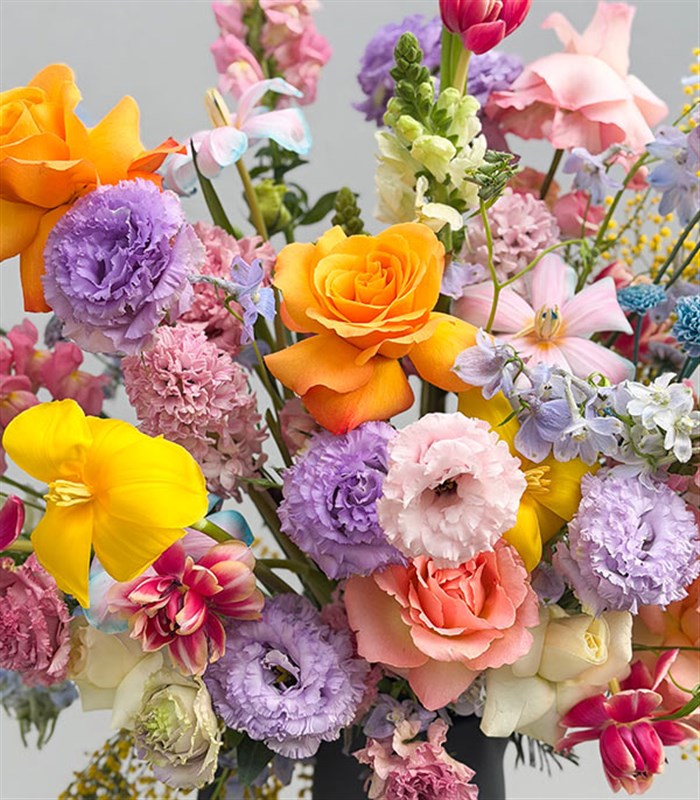 Antrasit Seramik Sürahi Vazoda Rengarenk Çiçekler