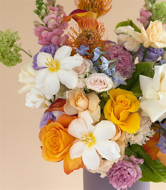 Bloom Deluxe Lila Seramik Vazoda Bahar Çiçekleri