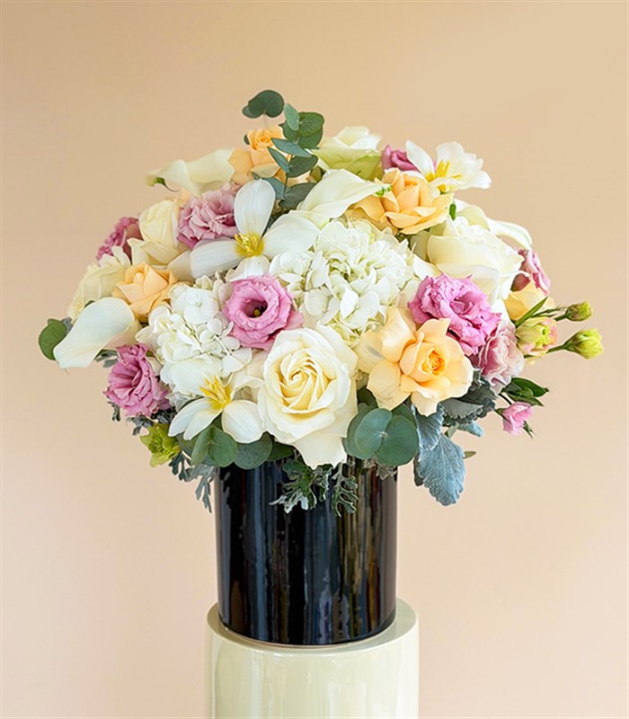 Secret Garden Panoramik Siyah Seramik Vazoda Pastel Çiçekler Aranjmanı