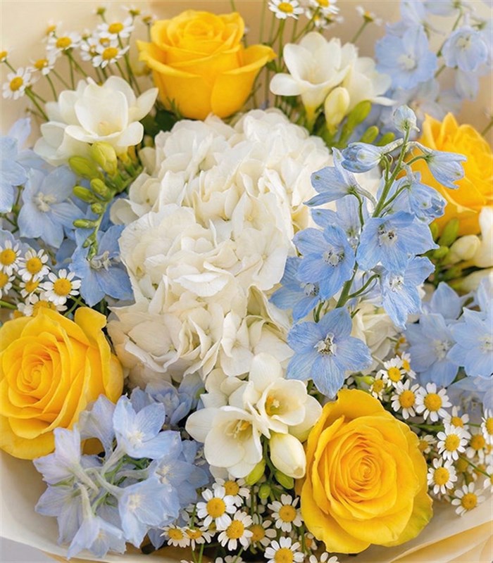 Golden Haze Beyaz Ortanca Gül Delfinyum Bahar Buketi