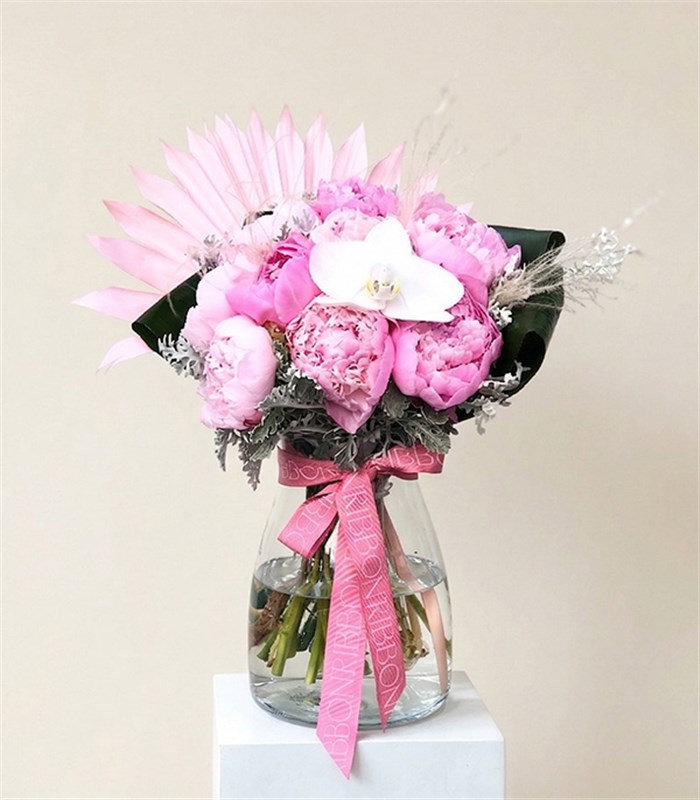 Alberta Deluxe 9 Pembe Şakayık Vazo Aranjman