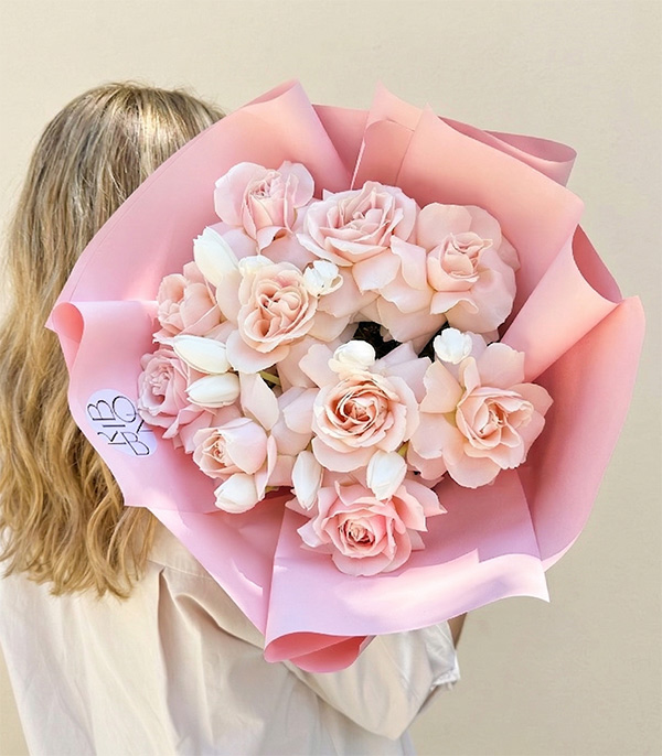 Summer Romance Deluxe Pembe Gül Beyaz Lale Buketi