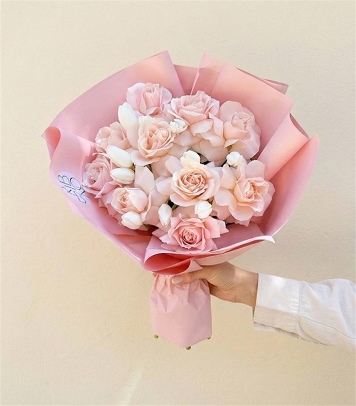 Summer Romance Deluxe Pembe Gül Beyaz Lale Buketi