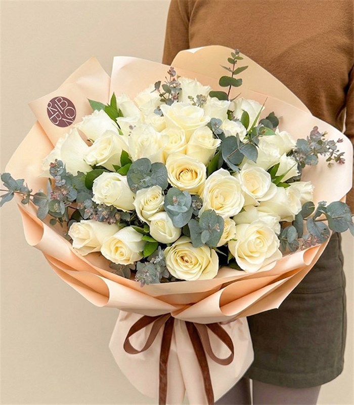 Grand Deluxe 41 Beyaz Güller Buketi