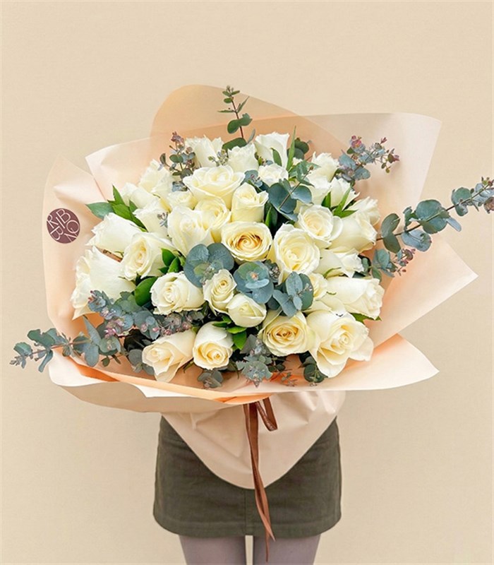Grand Deluxe 41 Beyaz Güller Buketi