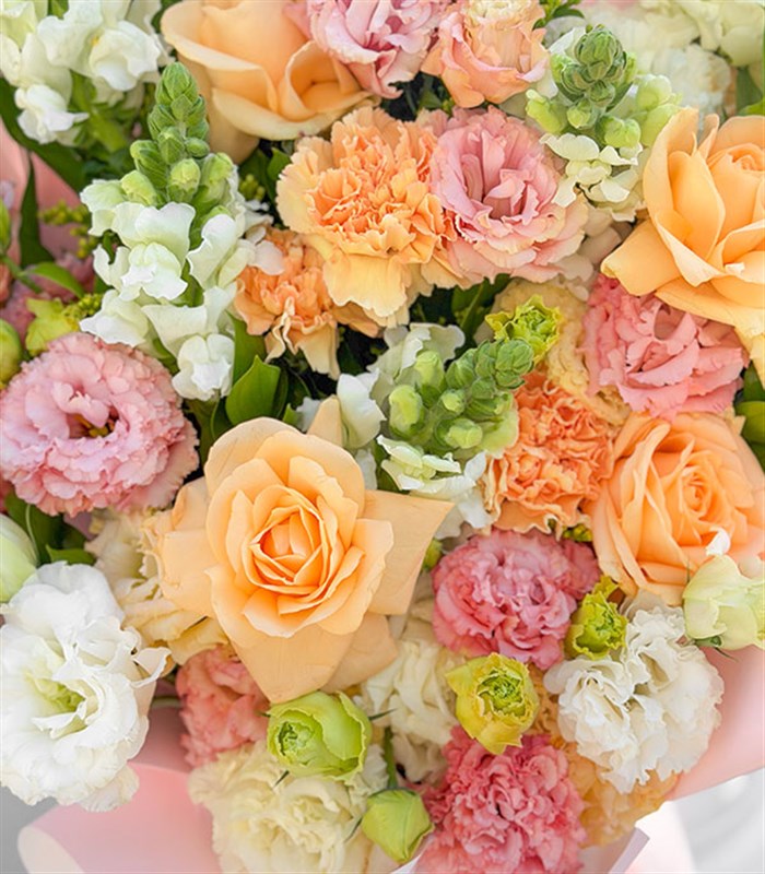 Deluxe Sheryl Kayısı Gül Beyaz Çiçekler Buketi