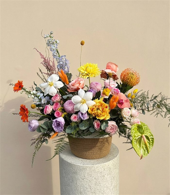 Deluxe Sepette Rengarenk Kır Çiçekleri Aranjmanı Limited Edition