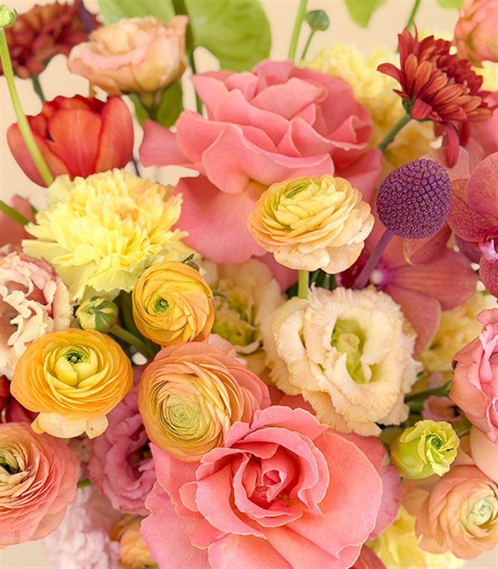 Wonder Turuncu Cam Vazoda Pembe Gül Antoryum Bahar Aranjmanı