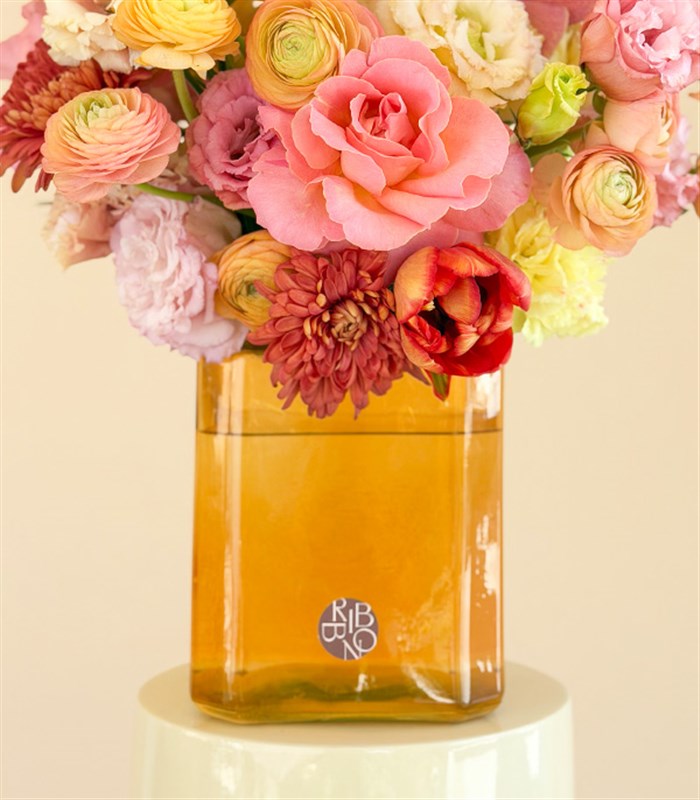 Wonder Turuncu Cam Vazoda Pembe Gül Antoryum Bahar Aranjmanı