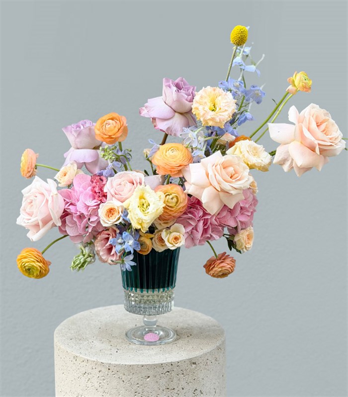 Sapphire Mavi Kristal Vazoda Pembe Gül Ortanca Bahar Çiçekleri