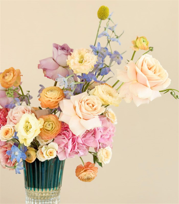 Sapphire Mavi Kristal Vazoda Pembe Gül Ortanca Bahar Çiçekleri