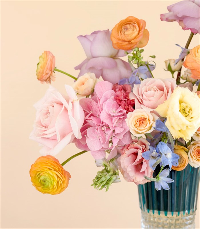 Sapphire Mavi Kristal Vazoda Pembe Gül Ortanca Bahar Çiçekleri