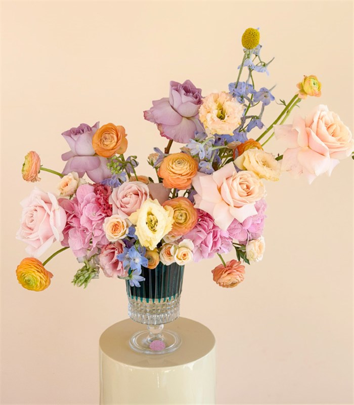 Sapphire Mavi Kristal Vazoda Pembe Gül Ortanca Bahar Çiçekleri