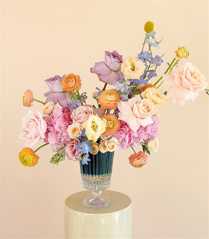 Sapphire Mavi Kristal Vazoda Pembe Gül Ortanca Bahar Çiçekleri