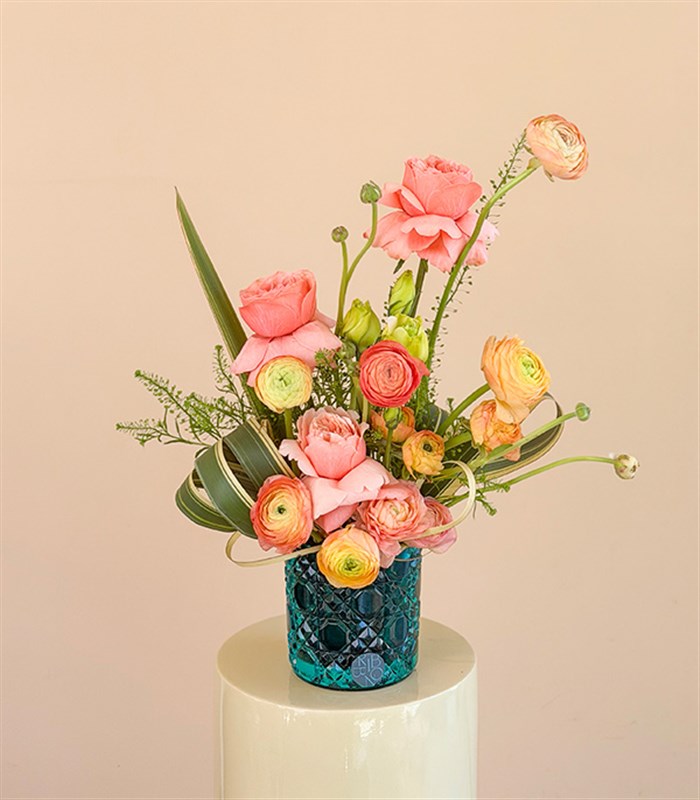 Mavi Kristal Mini Vazoda Bahar Çiçekleri