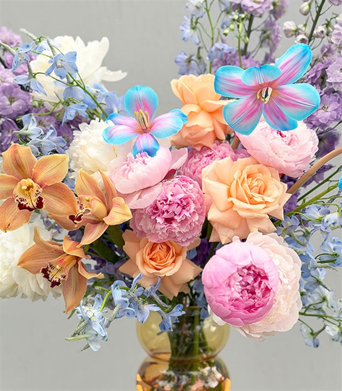 Aurora Bloom Cam Vazoda Pembe Şakayık Delfinyum Bahar Aranjmanı