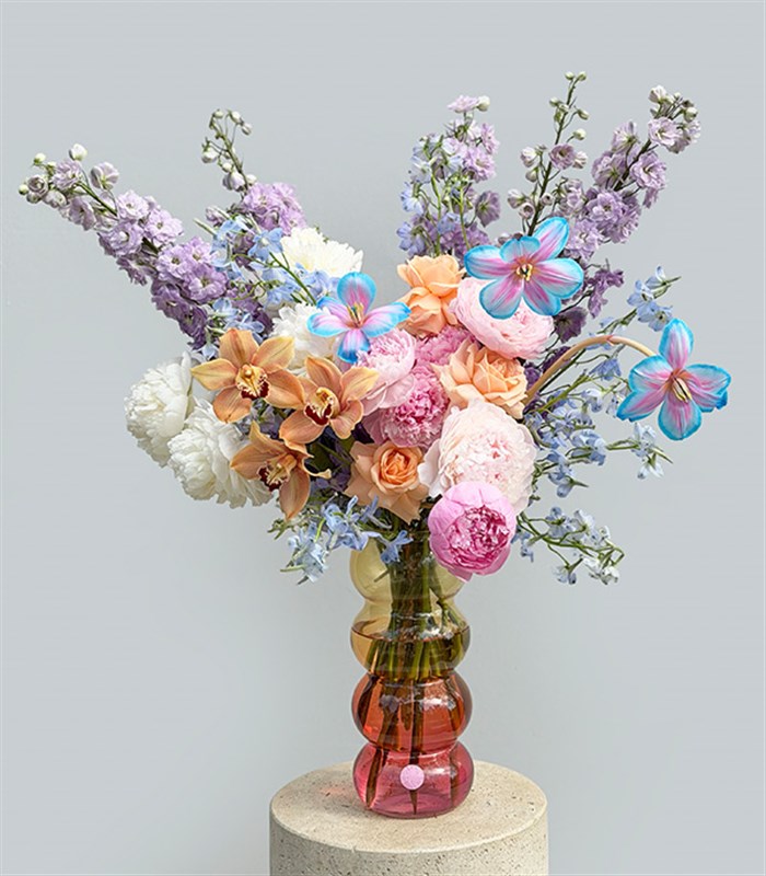 Aurora Bloom Cam Vazoda Pembe Şakayık Delfinyum Bahar Aranjmanı