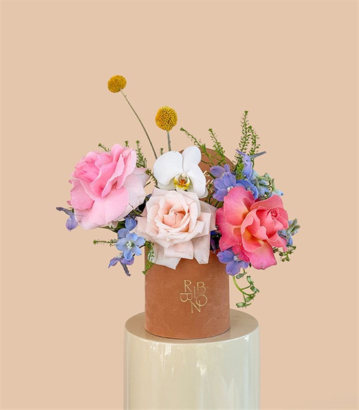 Pixie Toffie Mini Kutuda Pembe Gül Bahar Aranjmanı