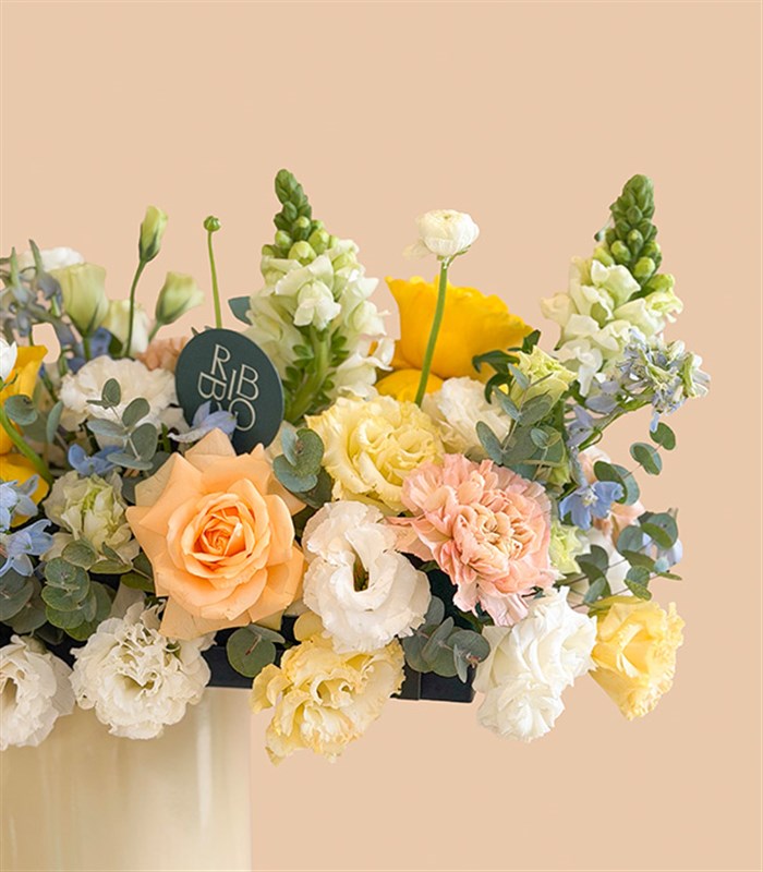 Brise Apricot Rose White Spring Flowers Table Arrangement