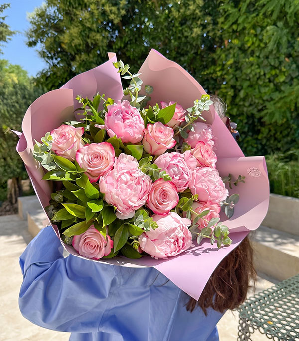 Pink Promenade Gül Pembe Şakayık Buketi