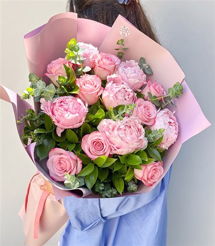 Pink Promenade Gül Pembe Şakayık Buketi
