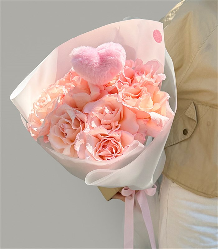 Peluş Kalp Figürlü Pembe Güller Buketi