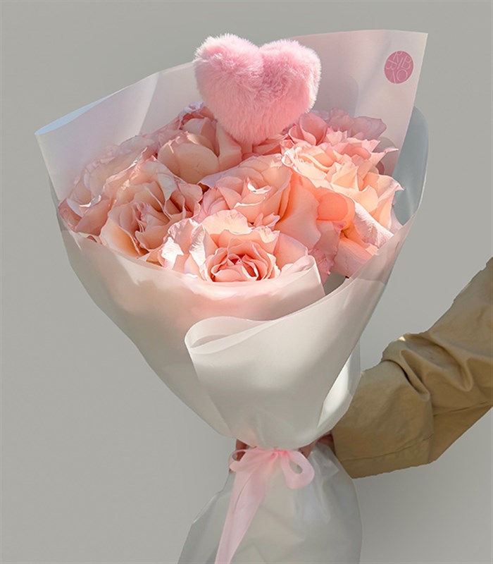 Peluş Kalp Figürlü Pembe Güller Buketi