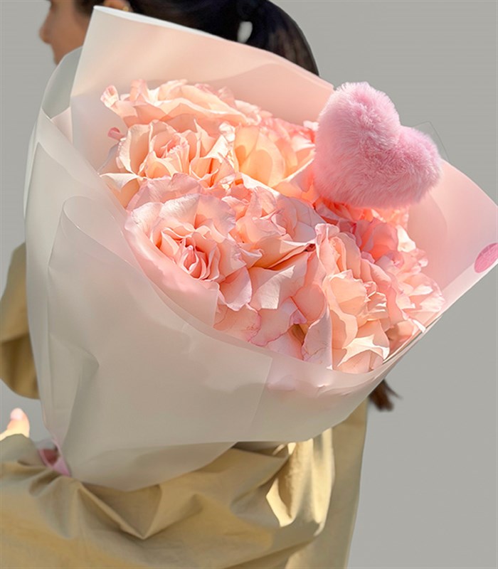 Peluş Kalp Figürlü Pembe Güller Buketi