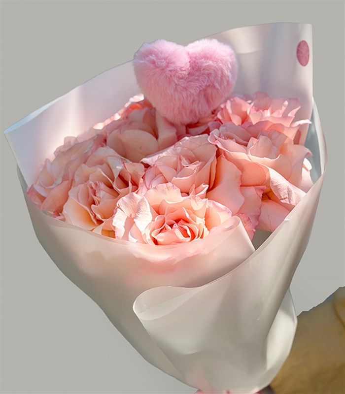 Peluş Kalp Figürlü Pembe Güller Buketi