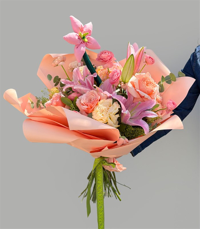 Lilyland Çiçek Tokalı Pembe Lilyum Gül Buketi