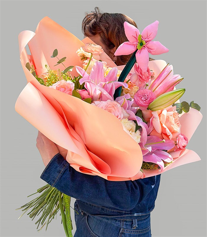 Lilyland Çiçek Tokalı Pembe Lilyum Gül Buketi